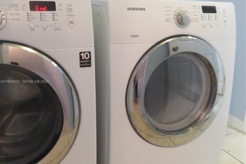 Снять в аренду таунхаус в Хомстед, Флорида 3 спальни, 128.02м2, № 2019833 - фото 28