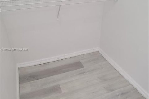 Снять в аренду таунхаус в Хомстед, Флорида 3 спальни, 128.02м2, № 2019833 - фото 13