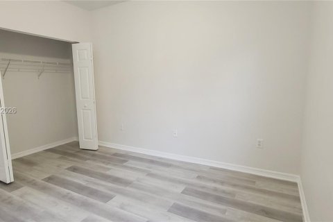 Снять в аренду таунхаус в Хомстед, Флорида 3 спальни, 128.02м2, № 2019833 - фото 16