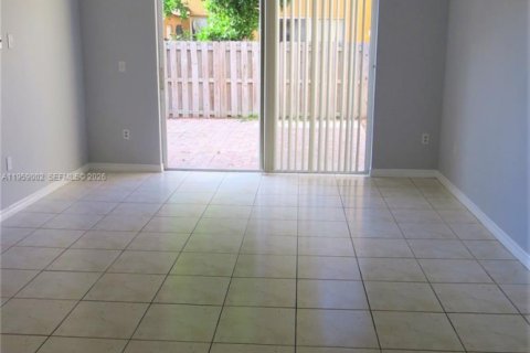 Снять в аренду таунхаус в Хомстед, Флорида 3 спальни, 128.02м2, № 2019833 - фото 25