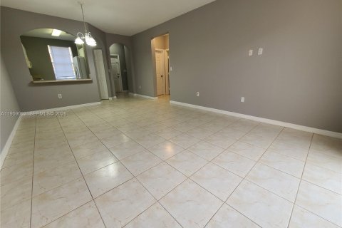 Снять в аренду таунхаус в Хомстед, Флорида 3 спальни, 128.02м2, № 2019833 - фото 21