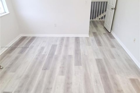 Снять в аренду таунхаус в Хомстед, Флорида 3 спальни, 128.02м2, № 2019833 - фото 12