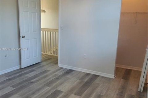 Снять в аренду таунхаус в Хомстед, Флорида 3 спальни, 128.02м2, № 2019833 - фото 17