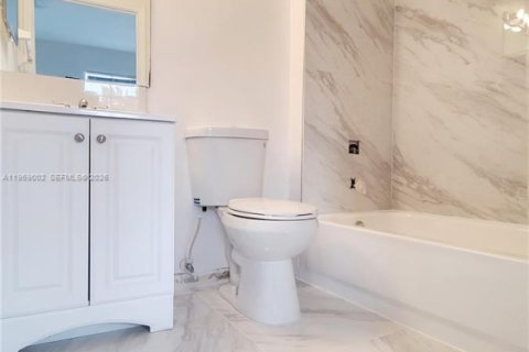 Снять в аренду таунхаус в Хомстед, Флорида 3 спальни, 128.02м2, № 2019833 - фото 14