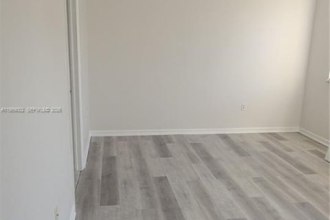 Снять в аренду таунхаус в Хомстед, Флорида 3 спальни, 128.02м2, № 2019833 - фото 11