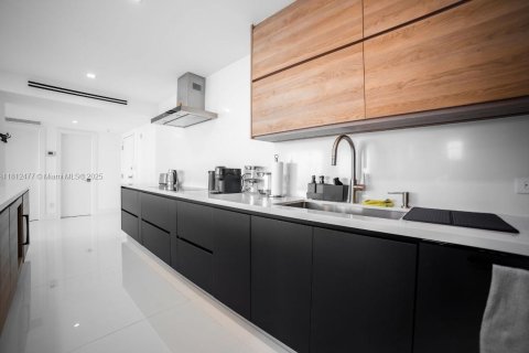 Condominio en venta en Miami Beach, Florida, 3 dormitorios, 196.95 m2 № 2034672 - foto 5