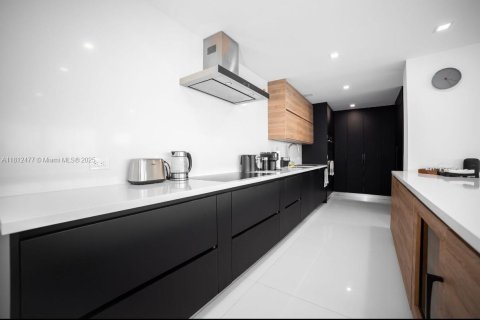 Condominio en venta en Miami Beach, Florida, 3 dormitorios, 196.95 m2 № 2034672 - foto 4