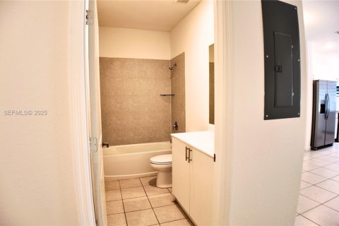 Villa ou maison à louer à Homestead, Floride: 3 chambres, 123.37 m2 № 1986968 - photo 5