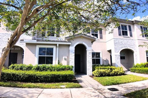 Villa ou maison à louer à Homestead, Floride: 3 chambres, 123.37 m2 № 1986968 - photo 1