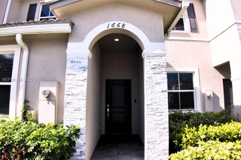 Villa ou maison à louer à Homestead, Floride: 3 chambres, 123.37 m2 № 1986968 - photo 3