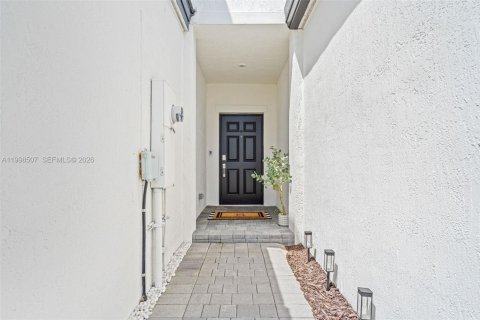 Townhouse in Dania Beach, Florida 3 bedrooms, 176.14 sq.m. № 2064024 - photo 3