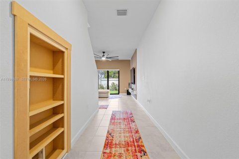 Townhouse in Dania Beach, Florida 3 bedrooms, 176.14 sq.m. № 2064024 - photo 4