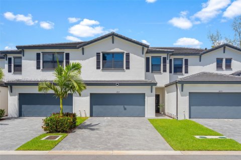 Townhouse in Dania Beach, Florida 3 bedrooms, 176.14 sq.m. № 2064024