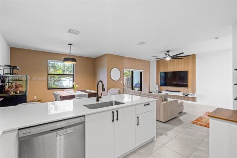 Townhouse in Dania Beach, Florida 3 bedrooms, 176.14 sq.m. № 2064024 - photo 17