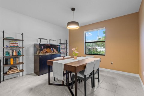 Townhouse in Dania Beach, Florida 3 bedrooms, 176.14 sq.m. № 2064024 - photo 8