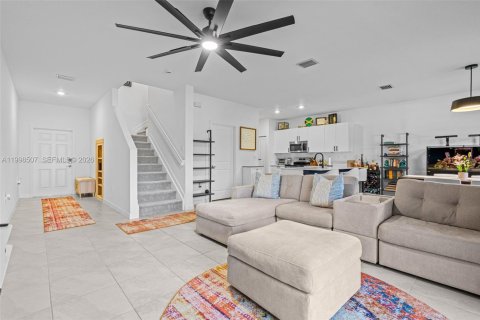 Townhouse in Dania Beach, Florida 3 bedrooms, 176.14 sq.m. № 2064024 - photo 7