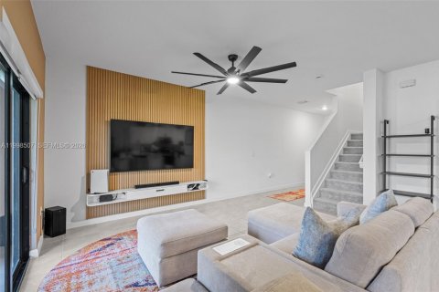 Townhouse in Dania Beach, Florida 3 bedrooms, 176.14 sq.m. № 2064024 - photo 6