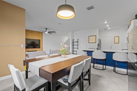 Townhouse in Dania Beach, Florida 3 bedrooms, 176.14 sq.m. № 2064024 - photo 10