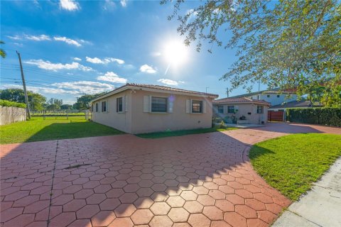 Купить виллу или дом в Майами, Флорида 6 спален, 315.68м2, № 1989336 - фото 7