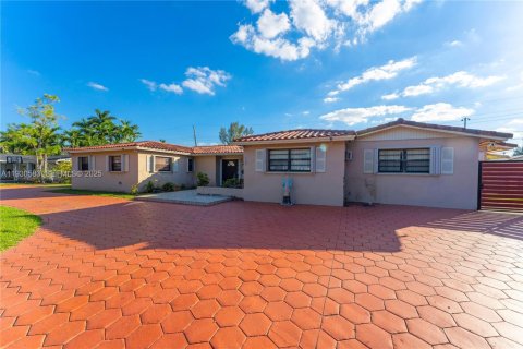 Купить виллу или дом в Майами, Флорида 6 спален, 315.68м2, № 1989336 - фото 3