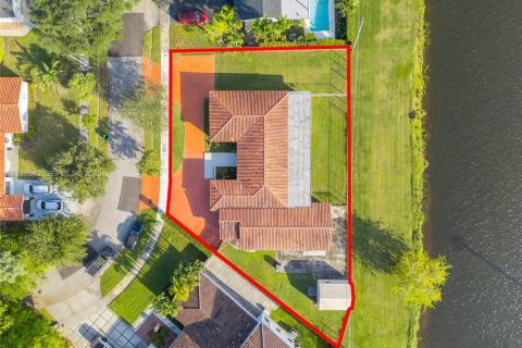 Купить виллу или дом в Майами, Флорида 6 спален, 315.68м2, № 1989336 - фото 1