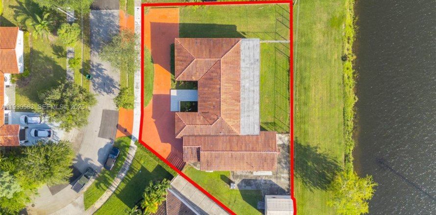 Дом в Майами, Флорида 6 спален, 315.68м2 № 1989336