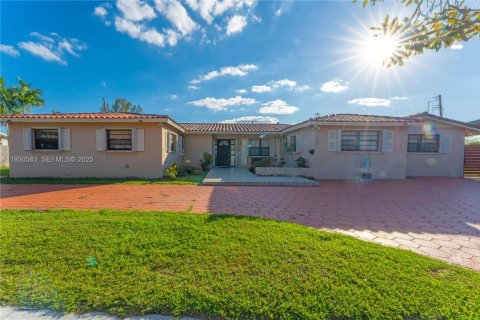 Купить виллу или дом в Майами, Флорида 6 спален, 315.68м2, № 1989336 - фото 5