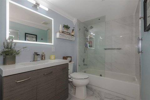 Condominio en venta en Pembroke Pines, Florida, 2 dormitorios, 105.63 m2 № 2260657 - foto 11