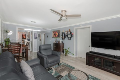 Condominio en venta en Pembroke Pines, Florida, 2 dormitorios, 105.63 m2 № 2260657 - foto 15