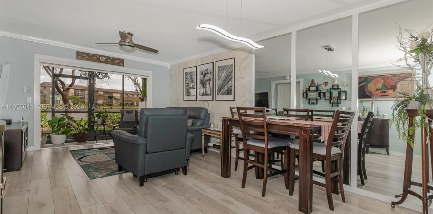 Condominio en Pembroke Pines, Florida, 2 dormitorios  № 2260657