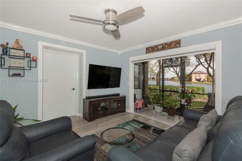 Condominio en venta en Pembroke Pines, Florida, 2 dormitorios, 105.63 m2 № 2260657 - foto 12