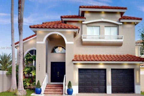 Casa en venta en Miami, Florida, 4 dormitorios, 222.87 m2 № 1982404 - foto 1