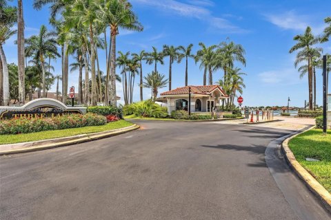 Casa en venta en Miami, Florida, 4 dormitorios, 222.87 m2 № 1982404 - foto 28