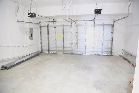 Casa en venta en Miami, Florida, 4 dormitorios, 222.87 m2 № 1982404 - foto 20