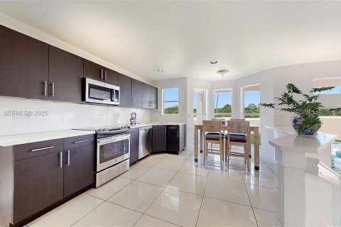 Casa en venta en Miami, Florida, 4 dormitorios, 222.87 m2 № 1982404 - foto 6