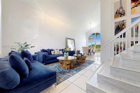 Casa en venta en Miami, Florida, 4 dormitorios, 222.87 m2 № 1982404 - foto 3