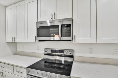 House in Kissimmee, Florida 4 bedrooms, 162.21 sq.m. № 1614499 - photo 10