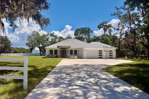 House in New Port Richey, Florida 4 bedrooms, 209.96 sq.m. № 2215120
