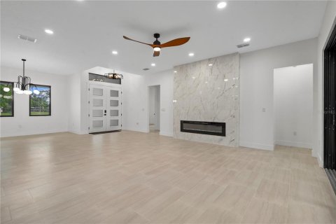 Villa ou maison à vendre à New Port Richey, Floride: 4 chambres, 209.96 m2 № 2215120 - photo 15