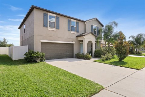 House in Tampa, Florida 4 bedrooms, 244.8 sq.m. № 1757644 - photo 2