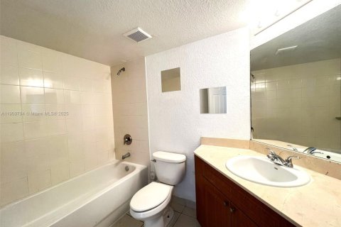 Condo in North Miami, Florida, 3 bedrooms  № 2082168 - photo 6