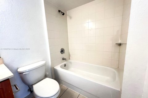 Condo in North Miami, Florida, 3 bedrooms  № 2082168