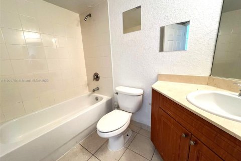 Condo in North Miami, Florida, 3 bedrooms  № 2082168 - photo 4
