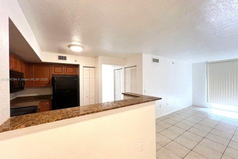 Condo in North Miami, Florida, 3 bedrooms  № 2082168 - photo 9