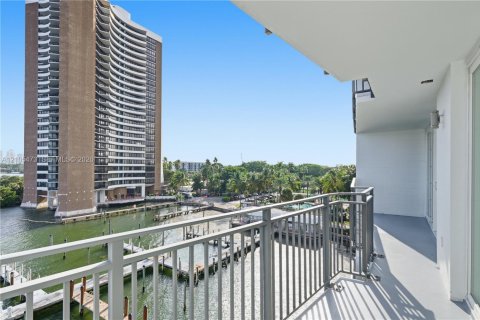 Copropriété à vendre à Miami, Floride: 1 chambre, 96.8 m2 № 2414670 - photo 23