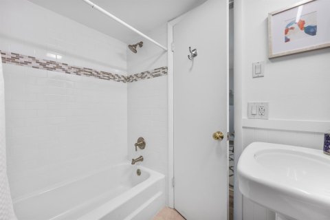 Купить кондоминиум в Лантана, Флорида 5 комнат, 88.26м2, № 2083153 - фото 17