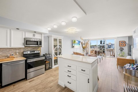 Купить кондоминиум в Лантана, Флорида 5 комнат, 88.26м2, № 2083153 - фото 4