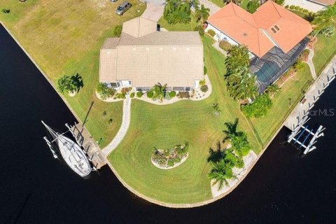 Casa en Punta Gorda, Florida 3 dormitorios, 196.4 m2 № 2387303