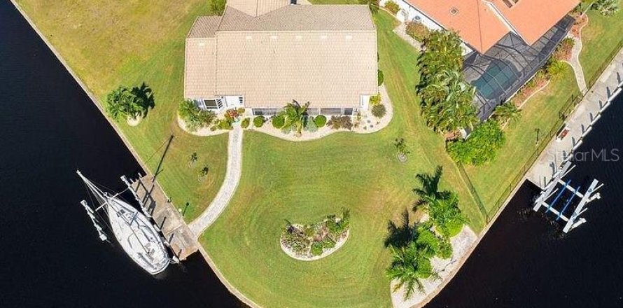 Casa en Punta Gorda, Florida 3 dormitorios, 196.4 m2 № 2387303