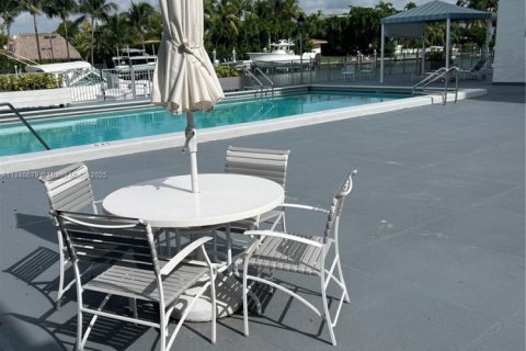 Condominio en venta en Bay Harbor Islands, Florida, 2 dormitorios, 137.5 m2 № 1935749 - foto 7